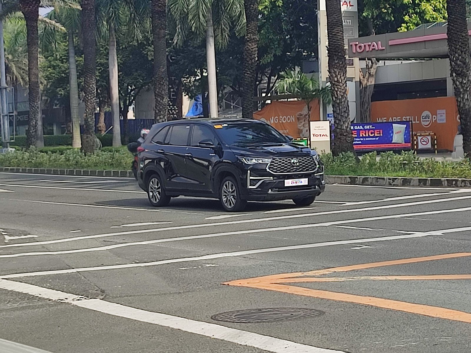 Toyota Innova Hycross (Zenix) hybrid — the benchmark long-distance 7-seater