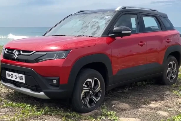 Maruti Suzuki Brezza compact SUV front three-quarter
