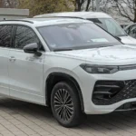Volkswagen Tayron SUV front three-quarter