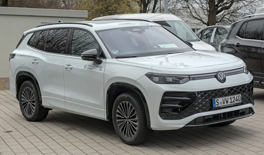 Volkswagen Tayron SUV front three-quarter
